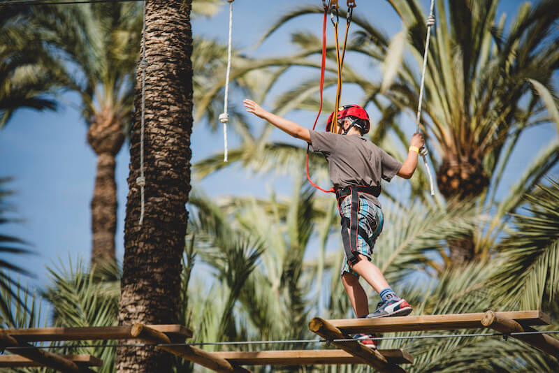 Fiesta de cumpleaños al aire libre en el parque multiaventura de Elche