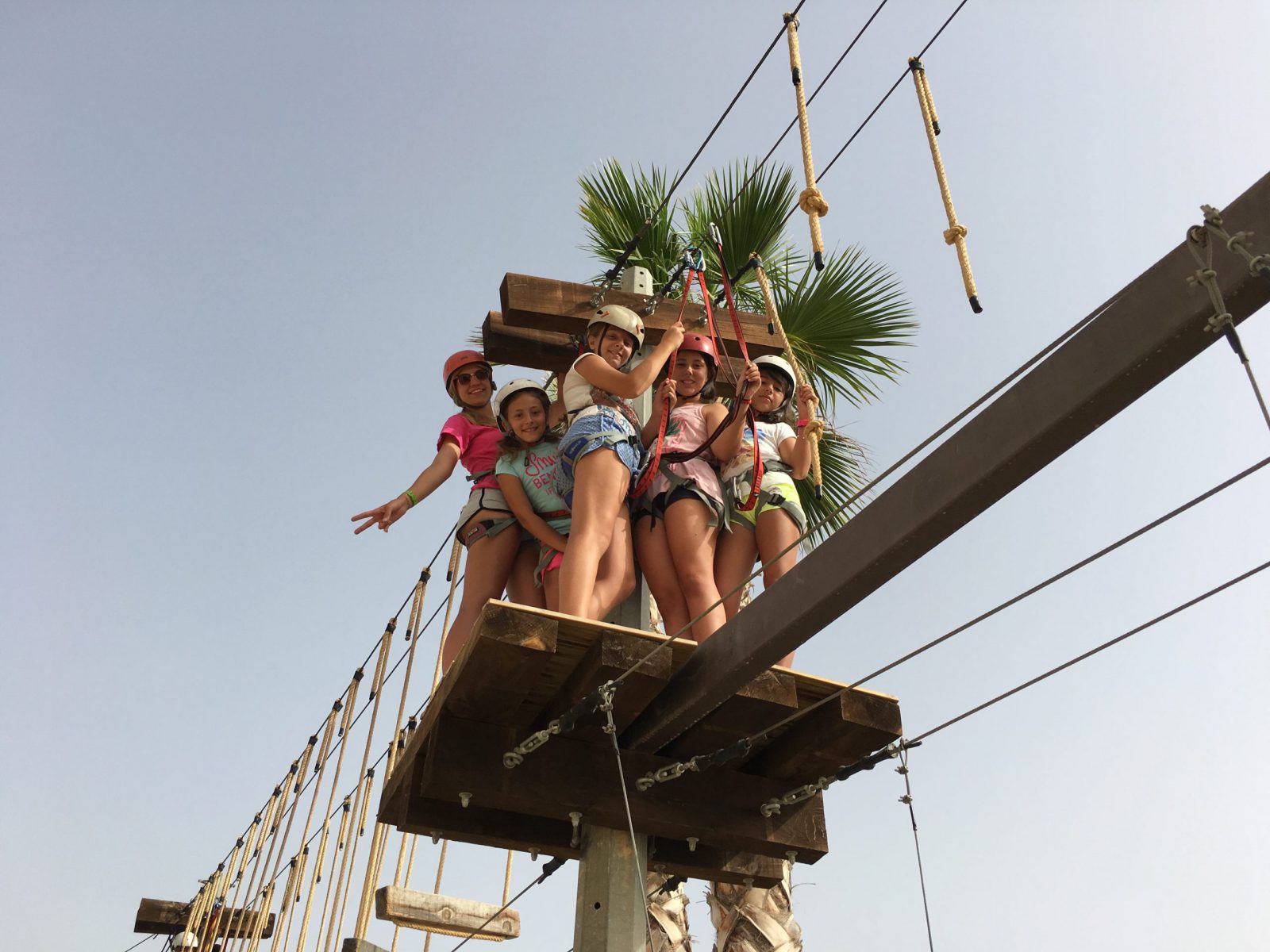 Niños celebrando un cumpleaños en el parque multiaventura de Elche