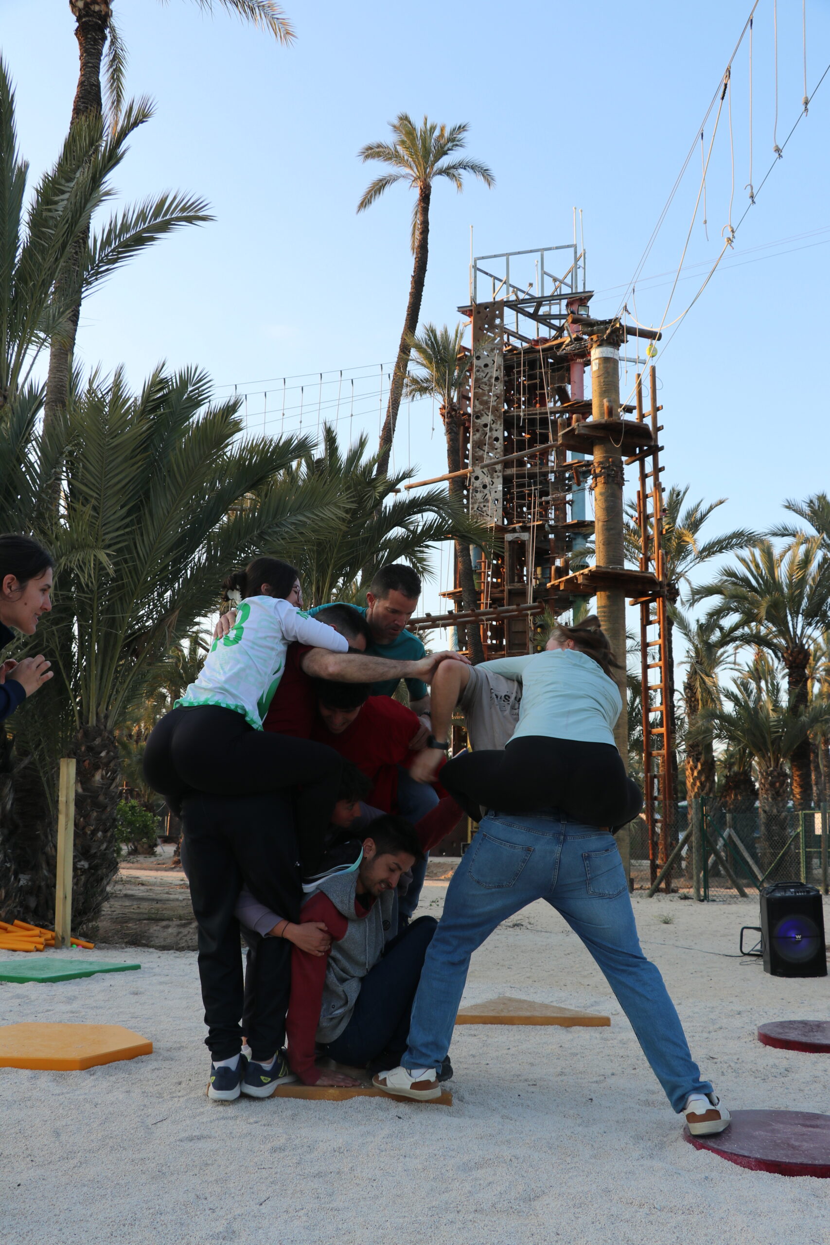 Grupo de empresa en el parque multiaventura de Elche