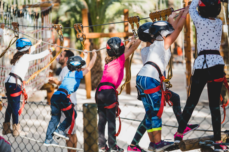 Excursión escolar en el parque multiaventura de Elche